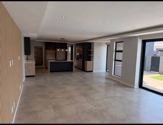 4 BEDROOM HOUSE FOR SALE IN FOUNTAINBROOK ESTATE